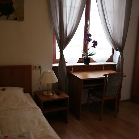 Landgasthof Hotel Rebe Alzey Bagian luar foto